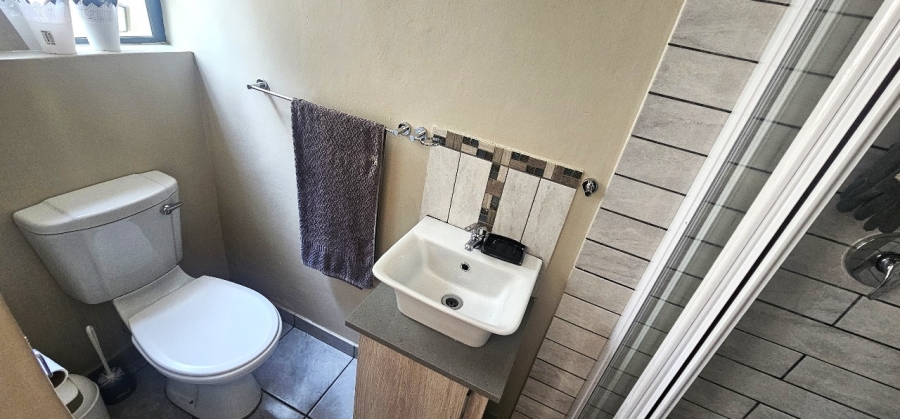 To Let 2 Bedroom Property for Rent in Waterkloof A H North West